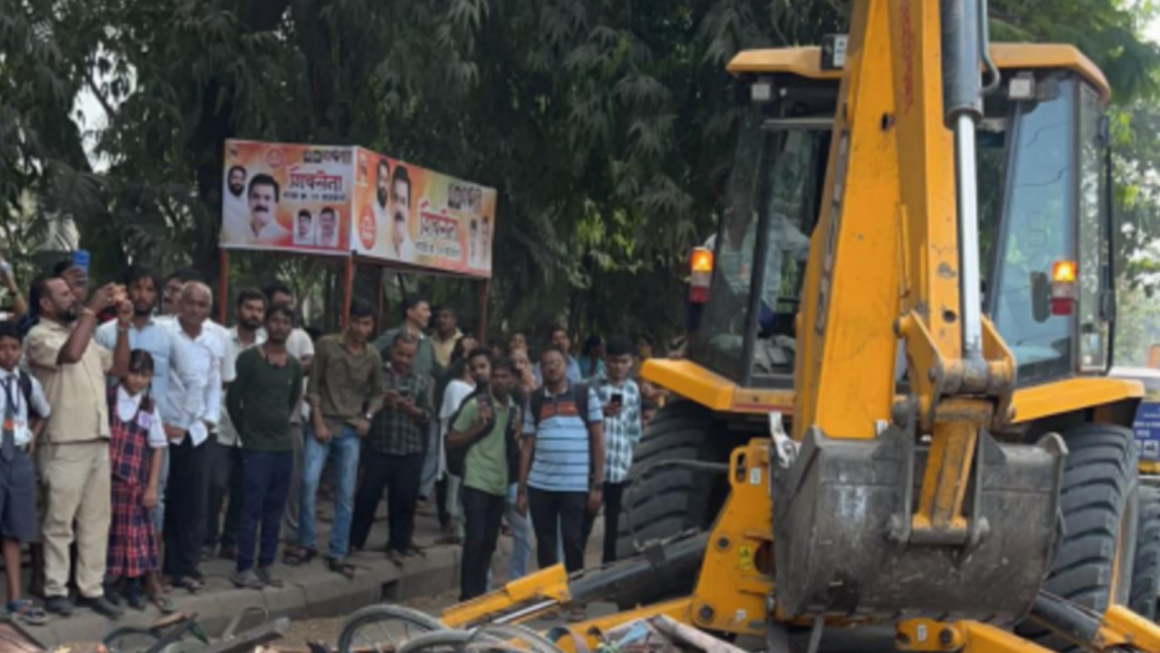 महापालिकेची चारही प्रभागात अतिक्रमण विभागाच्यावतीने तोडक कारवाई,