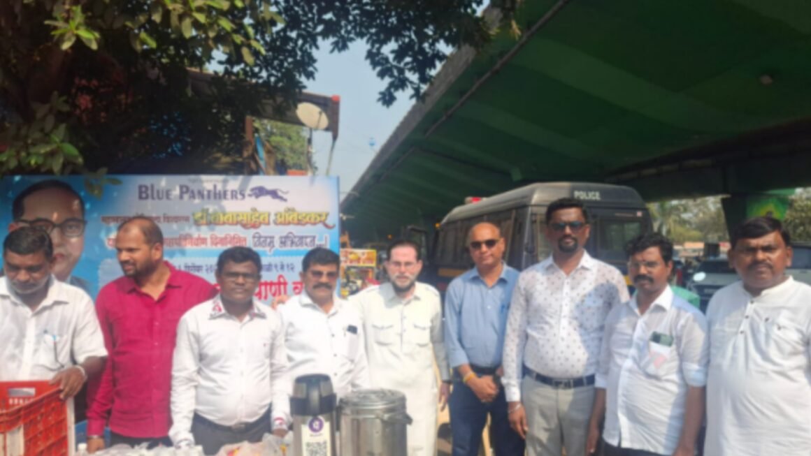 ब्लू पॅंथर्स पनवेल संघटनेच्या वतीने महापरिनिर्वाण दिनी अल्पोपहार व चहा पाणी वाटप