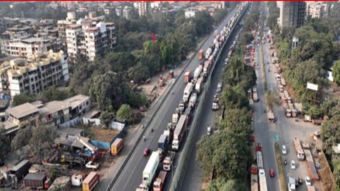 कळंबोली सर्कलला कोंडीचा फेरा,मुंब्रा,पनवेल उड्डाणपूल अवजड वाहनांसाठी प्रतीक्षापूल