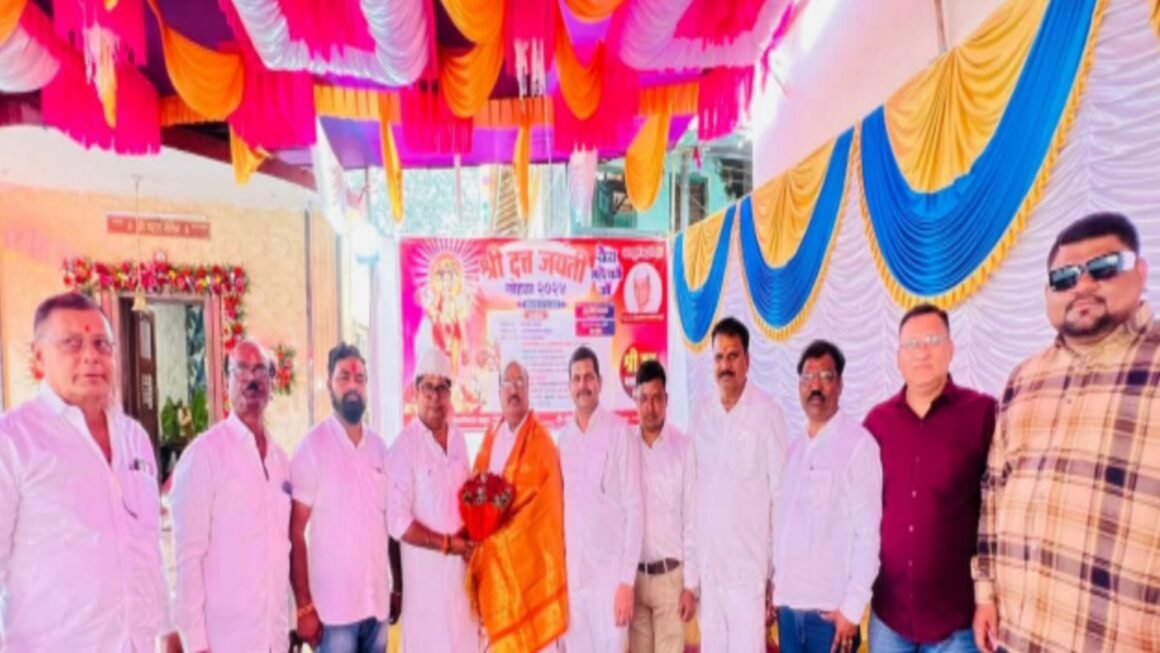 श्री दत्त जयंती सोहळ्याला शिवसेना उद्धव बाळासाहेब ठाकरे पक्षाचे जिल्हाप्रमुख शिरिष घरत यांनी दिल्या भेटी