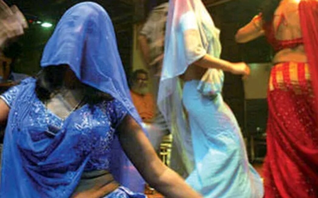 वाशीत बारवर कारवाई