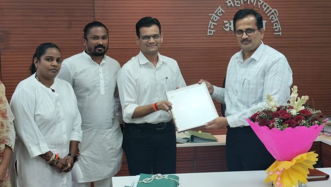 परप्रांतीयांची फुटपाथ वरील अतिक्रमणे प्राधान्याने मोकळी करा – शिवसेनेची मागणी