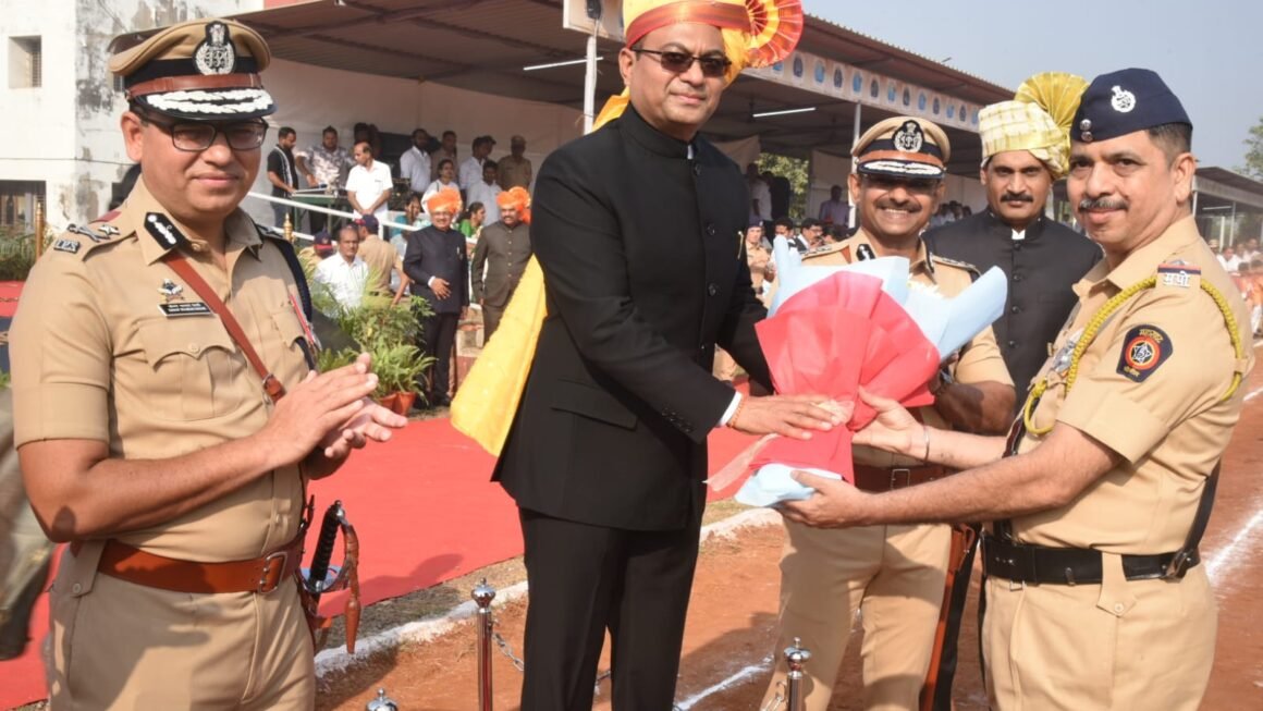 पनवेल तालुका पोलीस ठाण्यात कर्तव्यावर असणार्‍या जितेंद्र म्हात्रेंना  राष्ट्रपती पोलीस पदक जाहीर!