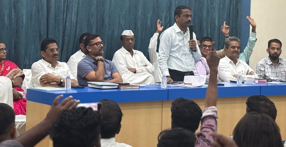 एकही झोपडपट्टीधारक बेघर होणार नाही; आम्ही तुमच्या पाठीशी ठामपणे – आमदार प्रशांत ठाकूर यांनी झोपडपट्टी वासियांना दिला दिलासा