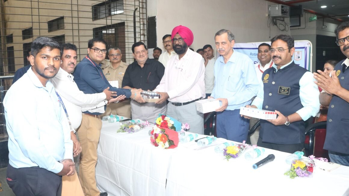 व्हिस्टा प्रोसेस फूड्सच्या सी एस आर अनुदान फंडाद्वारे रोटरी क्लब ऑफ पनवेल सेंट्रल च्या माध्यमातून उपजिल्हा रुग्णालयाला दहा लाख रुपये किमतीच्या औषधांचा ‘डोस’ सुपूर्द!
