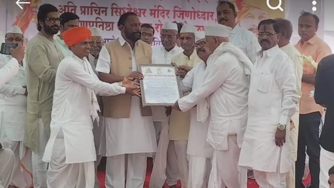 *श्री सद्‌गुरु वामन बाबा महाराज पुरस्काराने बबनदादा पाटील यांना करण्यात आले सन्मानित*