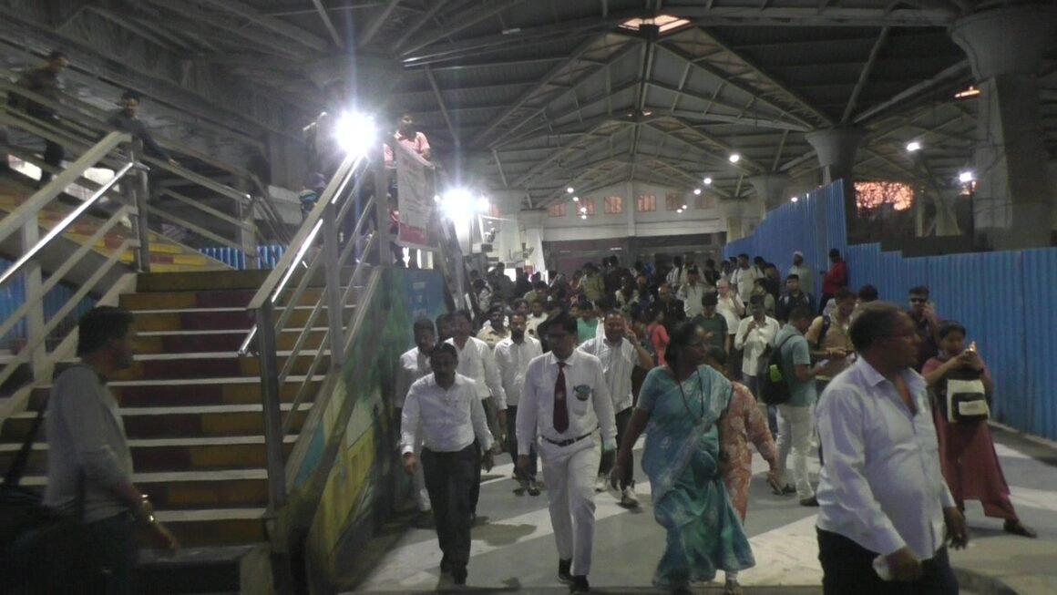 पनवेल रेल्वे स्थानकात आमदार प्रशांत ठाकूर यांच्याकडून पाहणी