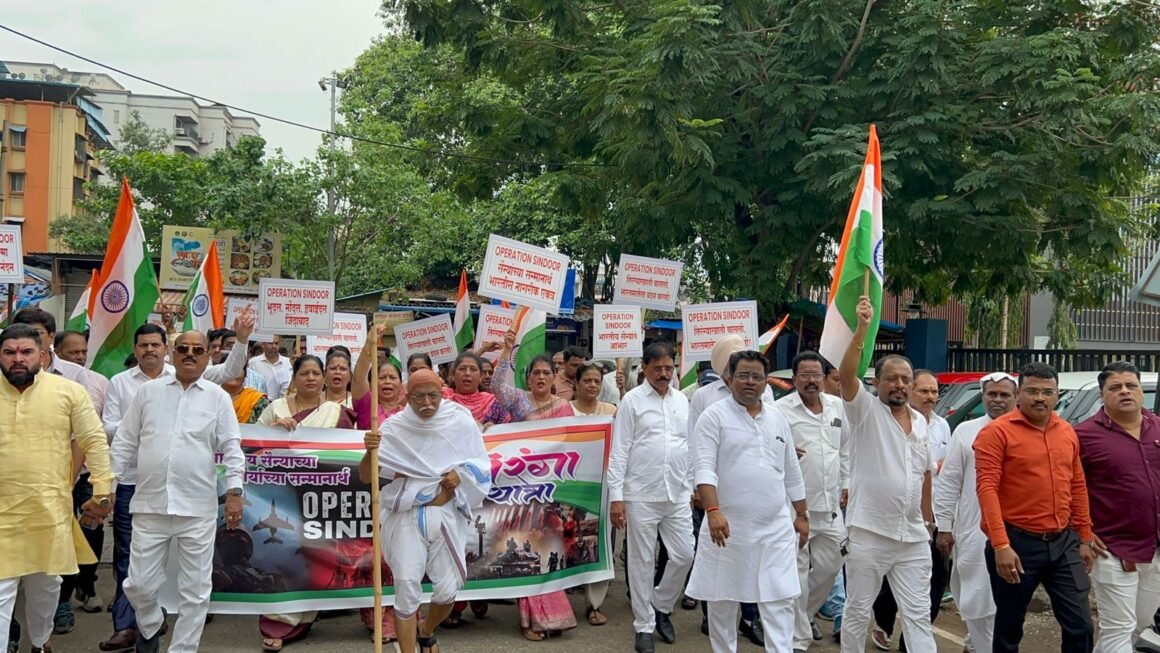 भारतीय लष्कराच्या सन्मानार्थ पनवेलमध्ये महाविकास आघाडीची तिरंगा यात्रा