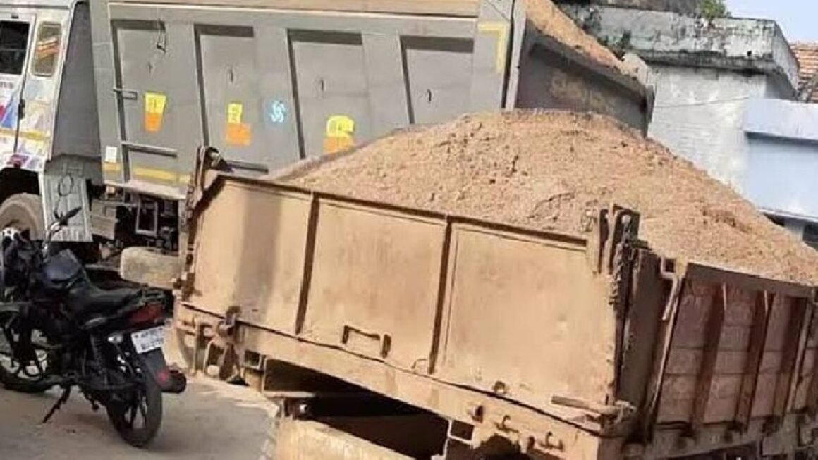 डेब्रीज टाकण्यासाठी आलेले 4 डंपर जप्त; चालकांवर कारवाई