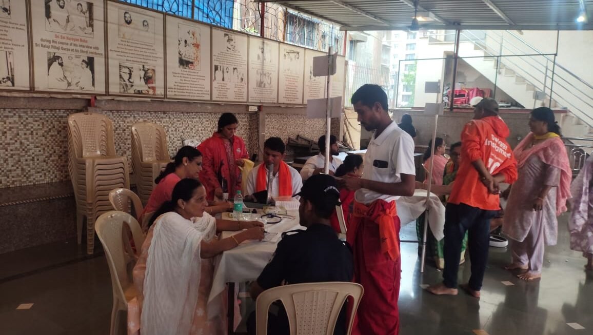 प.पू. सद्गुरु श्री साई नारायण बाबा आश्रम येथे मोफत आरोग्य तपासणी शिबीर संपन्न