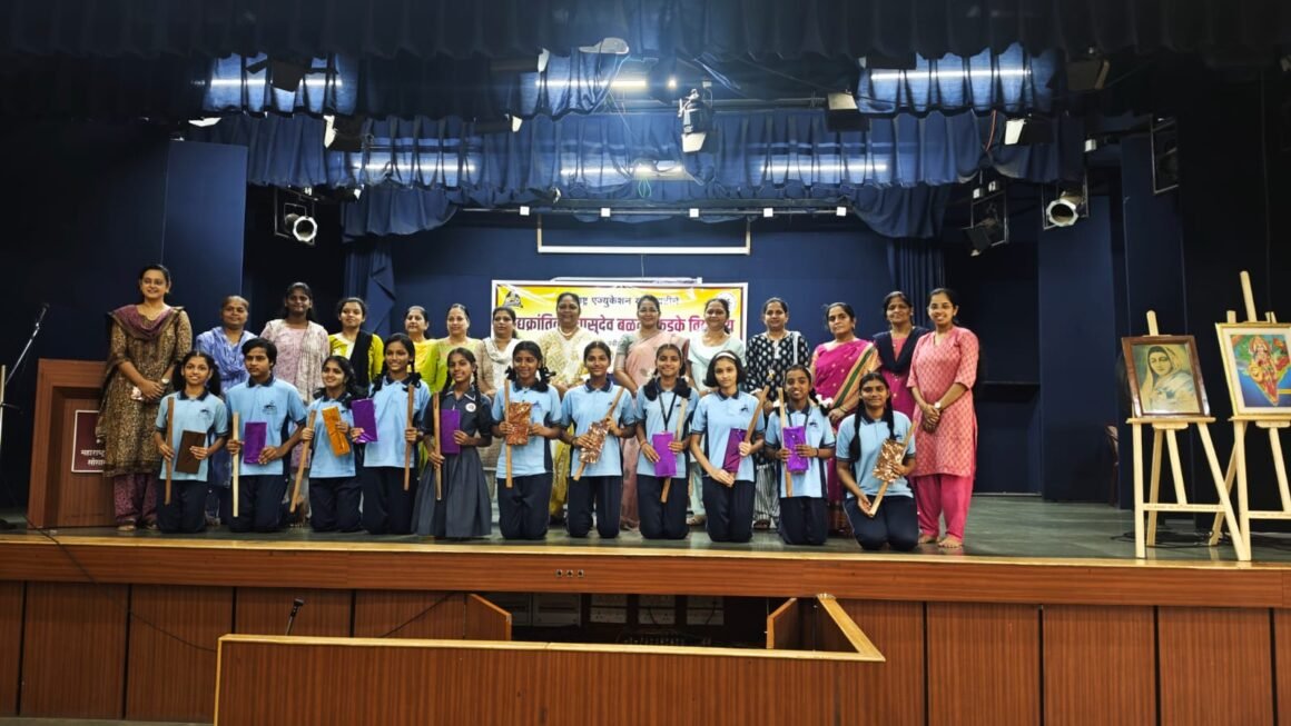 आद्यक्रांतिवीर वासुदेव बळवंत फडके विद्यालयातील १०० विद्यार्थिनींना यष्टी&nbsp; प्रशिक्षण&nbsp;