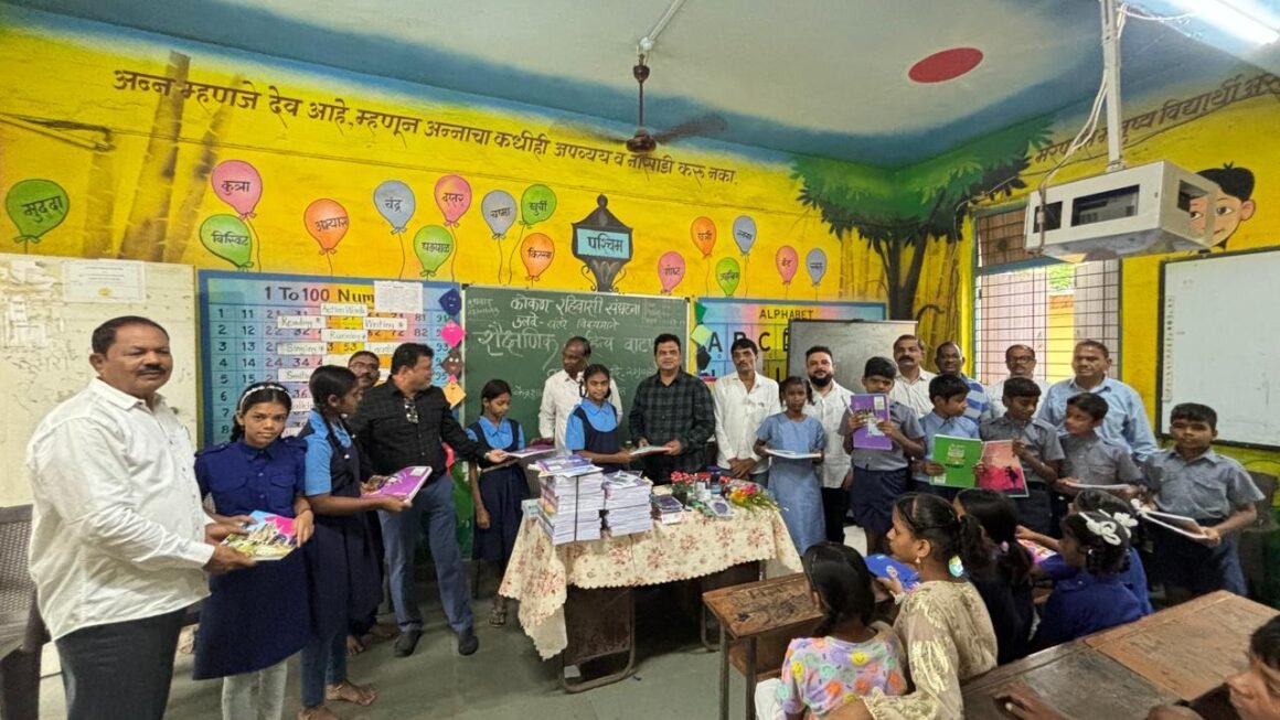 कोकण रहिवाशी संघटना उलवे नोड तर्फे विद्यार्थ्यांना शैक्षणिक साहित्य वाटप.