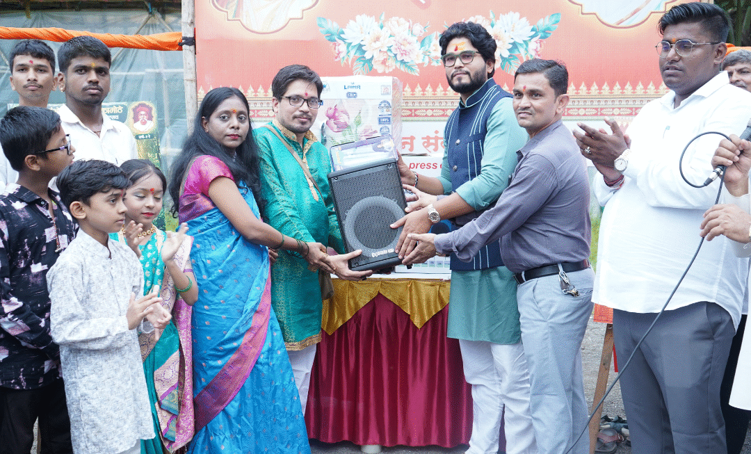 मूकबधिर विद्यार्थ्यांच्या हस्ते पाटपूजन; शंभो मित्र मंडळाचा सामाजिक उपक्रम प्रेरणादायी ठरला