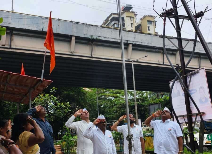 शिवसेना उद्धव बाळासाहेब ठाकरे पक्षातर्फे खांदा कॉलनी झेंडा वंदन उत्साहात संपन्न