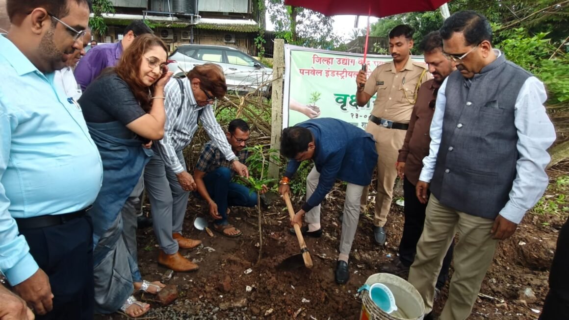जिल्हा उद्योग केंद्र रायगड- अलिबाग व पनवेल इंडस्ट्रीयल को ऑप इस्टेट लिमिटेड पनवेल यांच्यावतीने वृक्षारोपण संपन्न