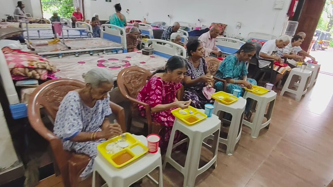 मा.नगरसेवक तथा भाजप उत्तर रायगड जिल्हा सरचिटणीस नितीन पाटील यांच्या वाढदिवसानिमित्त वृद्धाश्रमात नाश्त्याचे वाटप