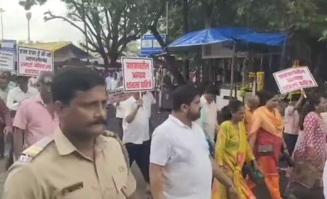 महावितरणच्या स्मार्ट मीटर बसवणीला विरोध&nbsp; शिरवणेकरांचा आंदोलनात्मक मोर्चा