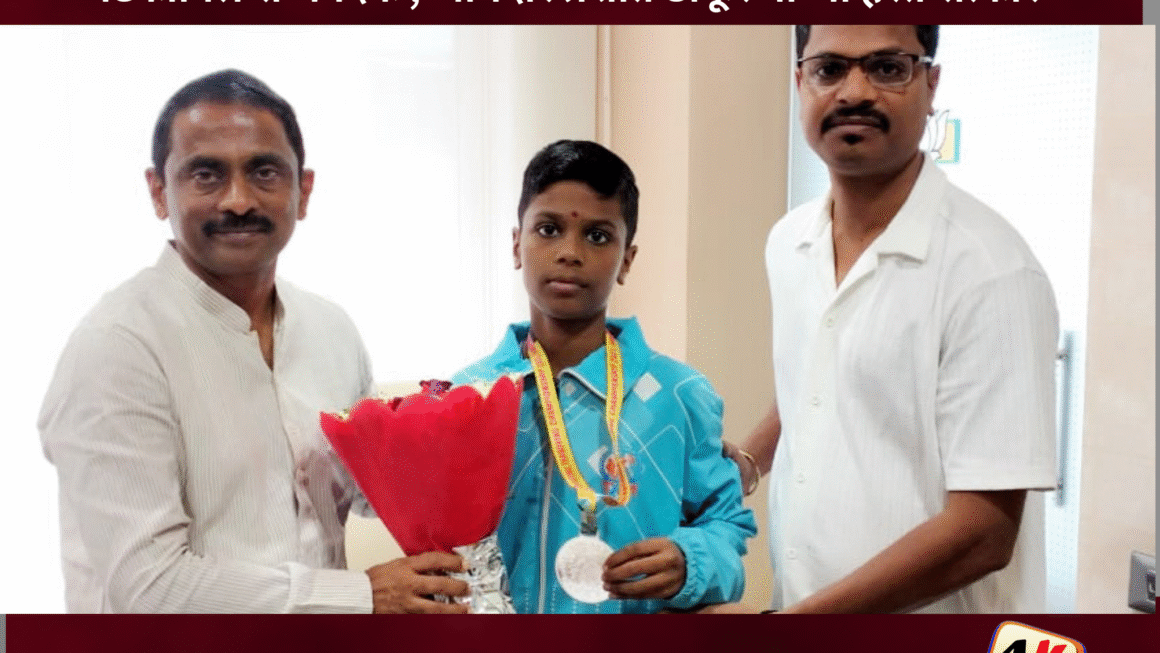 नॅशनल बॉक्सिंग चॅम्पियनशिपमध्ये पनवेलच्या रोणाल पाटीलने पटकाविले रौप्यपदक ; आमदार प्रशांत ठाकूर यांच्या हस्ते सत्कार