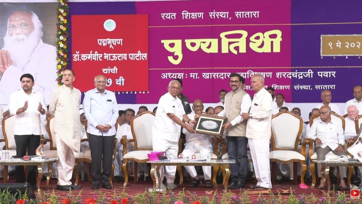 रयत शिक्षण संस्थेला ३.६२ कोटींची देणगी; लोकनेते रामशेठ ठाकूर, सौ. शकुंतला ठाकूर, परेश ठाकूर यांचा कर्मवीर भूमीत हृद्य गौरव&nbsp;