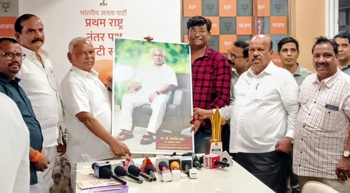 लोकनेते रामशेठ ठाकूर यांचा पत्रकार परिषदेकडून सत्कार