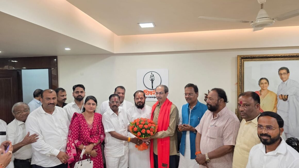 मातोश्रीवर रायगड किल्ला पनवेल विधानसभा पदाधिकाऱ्यांची उद्धव ठाकरे यांना सदिच्छा भेट