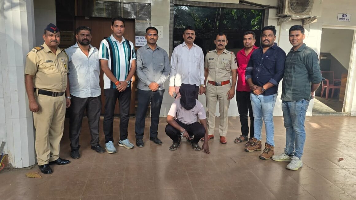 चालत्या मोटर सायकलवरून महिलांचा विनयभंग करणाऱ्या विकृत इसमास अटक