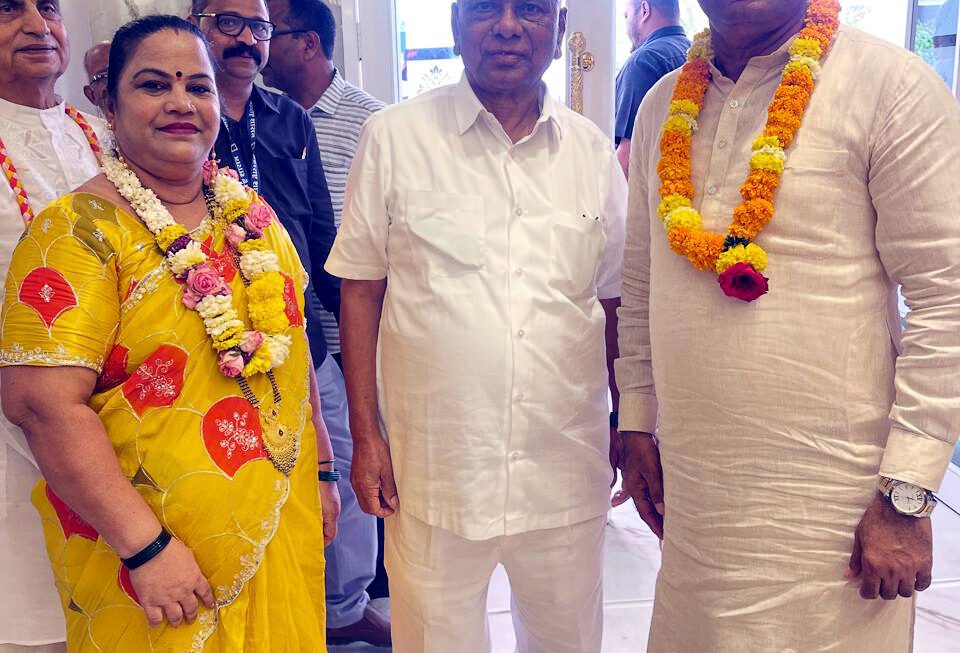 कॅन्सरग्रस्त रुग्णांच्या सेवेसाठी प्रभाकर जोशी दाम्पत्याचा इस्कॉनतर्फे सन्मान