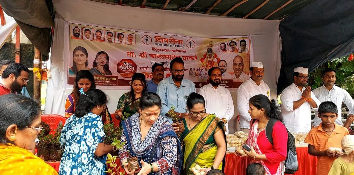 हिंदुहृदयसम्राट बाळासाहेब ठाकरे जन्मशताब्दी महोत्सवानिमित्त आषाढी एकादशी निमित्त शिवसेना (उद्धव बाळासाहेब ठाकरे) पक्षातर्फे फराळ व तुळस वाटप