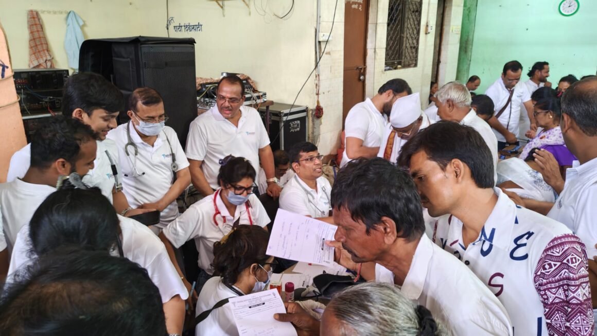 पनवेल येथील डॉक्टरांची वारकरी भवन पंढरपूर येथे आरोग्य सेवा संपन्न.