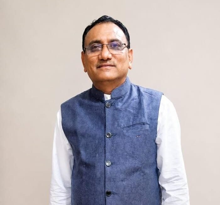 कर्तव्यनिष्ठ लोकसेवक नामदेव पाटील यांचा ३३ वर्षांच्या सेवेनंतर गौरवपूर्ण सेवानिवृत्तीचा प्रवास