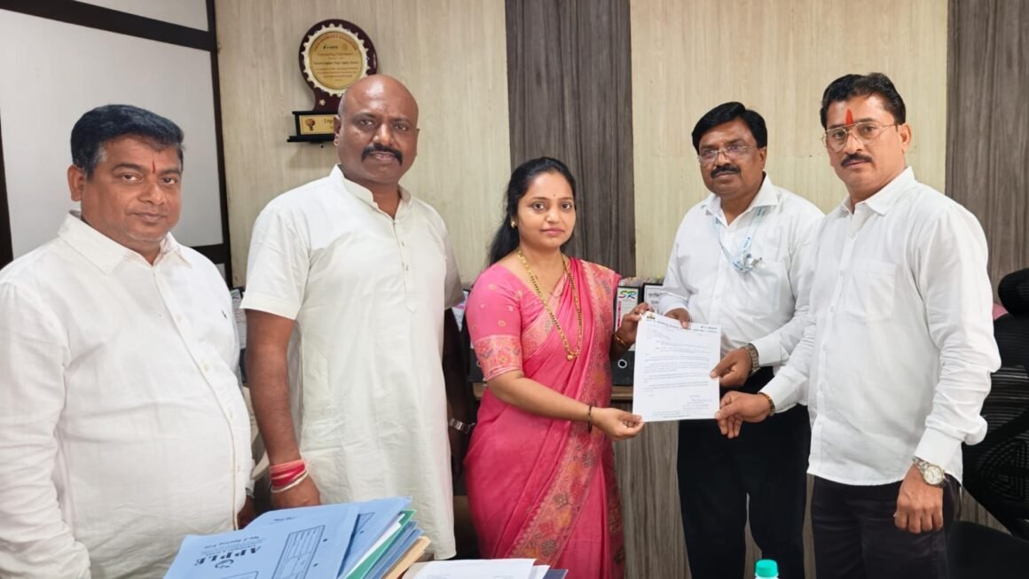 खारघरच्या पाणीटंचाईवरून सिडकोला नागरिकांचा घेराव; तीन तास आंदोलन, दोन तास चर्चेनंतर १५ दिवसांत उपाययोजनांचे लेखी आश्वासन