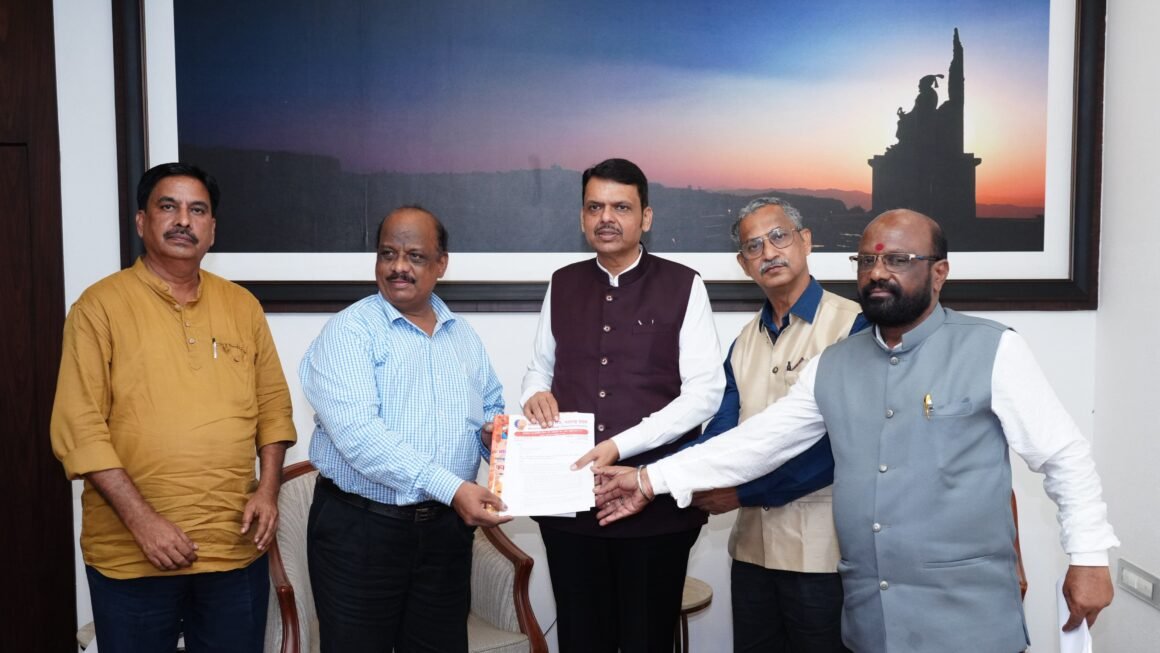 मुख्यमंत्री देवेंद्र फडणवीस यांच्या समवेत भारतीय मजदूर संघाच्या प्रतिनिधींची विविध कामगार प्रश्नांवर महत्त्वपूर्ण बैठक संपन्न.