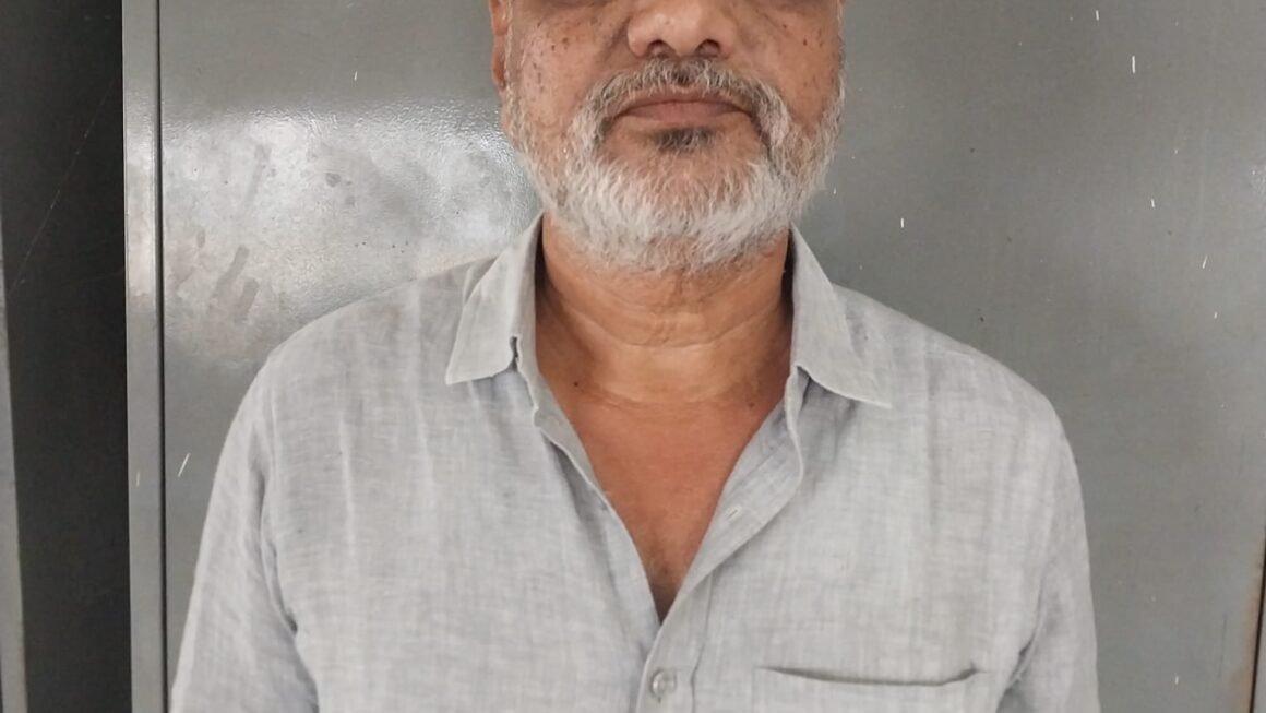 रिक्षा परमिटसाठी साडेचार हजारांची लाच; आरटीओ एजंट एसीबीच्या जाळ्यात खारघर आरटीओ कार्यालयासमोर रंगेहात कारवाई; स्वतःसह लोकसेवकाच्या नावाने लाचेची मागणी