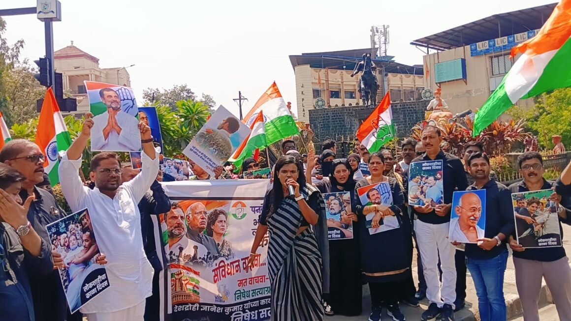 पनवेलमध्ये काँग्रेसचा निषेध सत्याग्रह; मुख्य निवडणूक आयुक्तांच्या पुतळ्याचे दहन मोदी, शहा यांच्या राजीनाम्याची मागणी; डॉ. श्रुती म्हात्रे यांच्या नेतृत्वाखाली आंदोलन