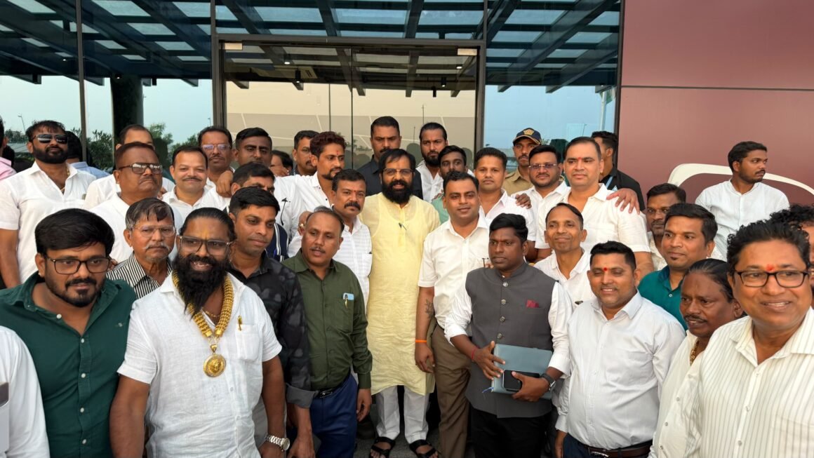 विमानतळ प्रकल्पग्रस्तांच्या नोकरी-व्यवसायासाठी २१ गाव समितीच्या माध्यमातून समन्वयअदानी समूहाचे आश्वासन; पालकमंत्री भरतशेठ गोगावले यांच्या उपस्थितीत बैठक, सुमारे ८०० प्रकल्पग्रस्तांची उपस्थिती